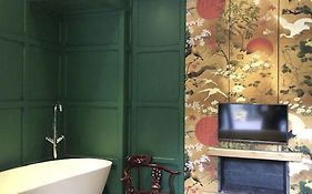 The Carriages, Gileston Manor